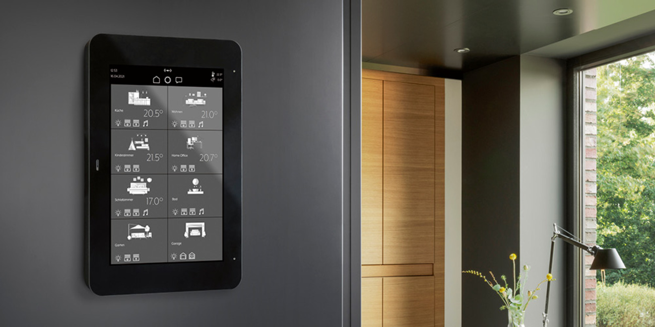 JUNG Smart Panel 8 bei Elektrotechnik Jakobsen in Bad Schönborn